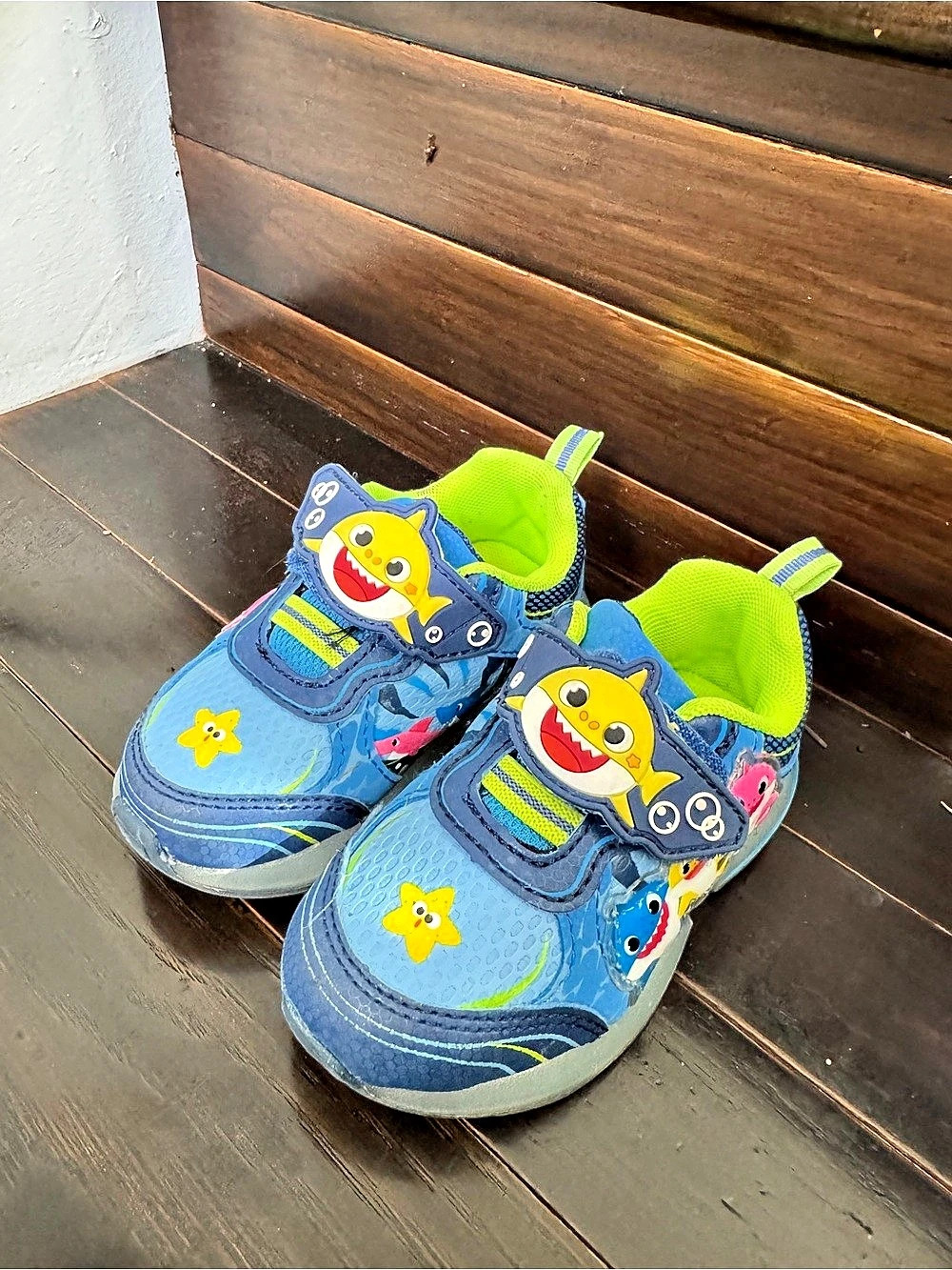 Light Up Baby Shark Kids Blue & Green Character Sneakers